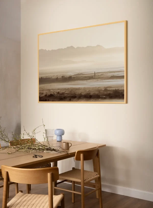 Umjtenička fotografija Podgorice u svitanje dok je sve u magli