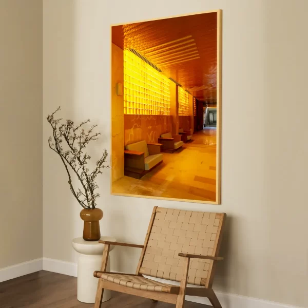 TItova vila i hodnik u narandžastoj boji