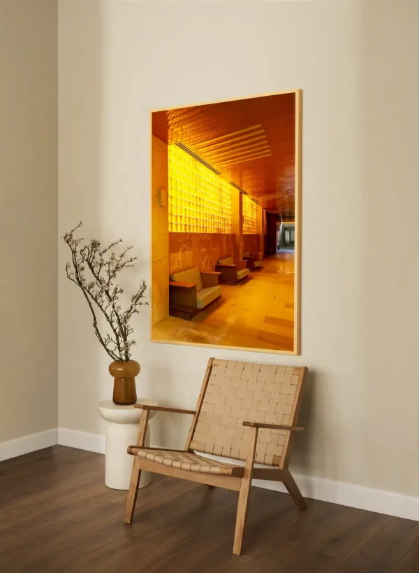 TItova vila i hodnik u narandžastoj boji