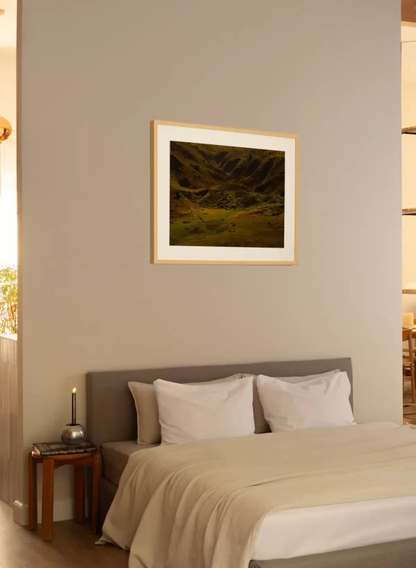 Fotografija stada ovaca na padinama planina - slika na zidu medium