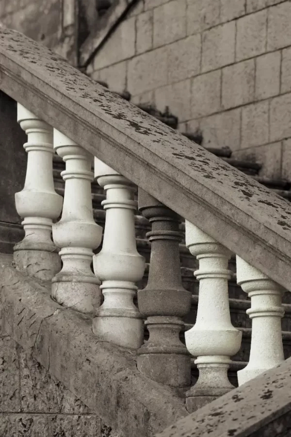 Stepenice ispred crkve u Prčanju