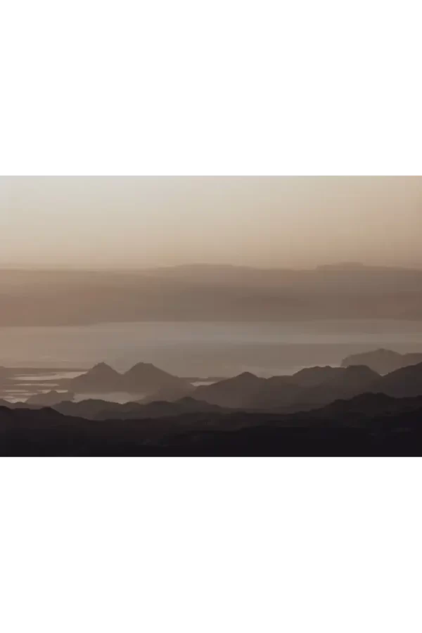 Skadarsko jezero ujutro, u izmaglici.