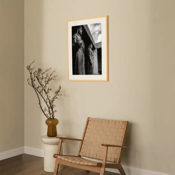 Karijatide sa mauzoleja Njegošu, na Lovćenu - slika na zidu medium