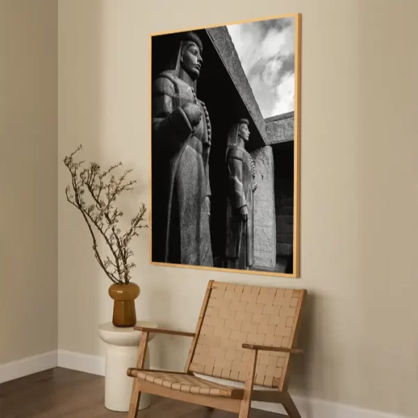 Karijatide sa mauzoleja Njegošu, na Lovćenu - slika na zidu x large