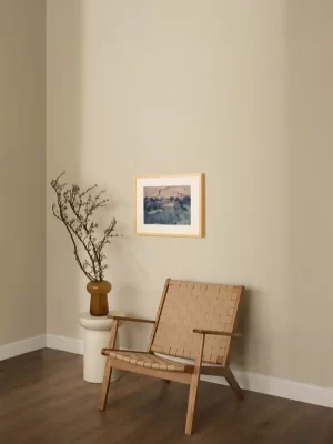 Koloritna morska obala sa čamcem i mrežom za odbojku - slika na zidu small