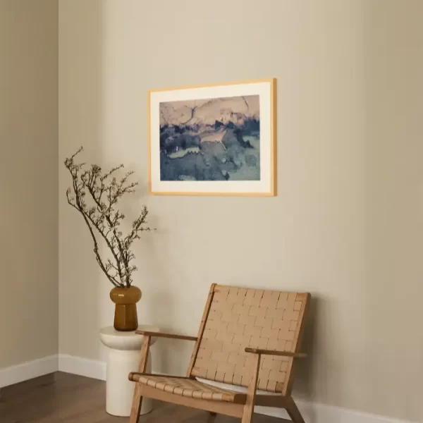 Koloritna morska obala sa čamcem i mrežom za odbojku - slika na zidu medium