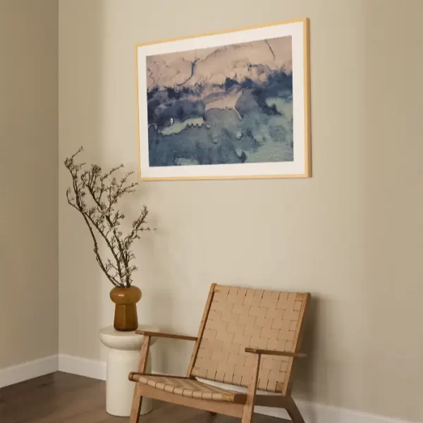 Koloritna morska obala sa čamcem i mrežom za odbojku - slika na zidu large