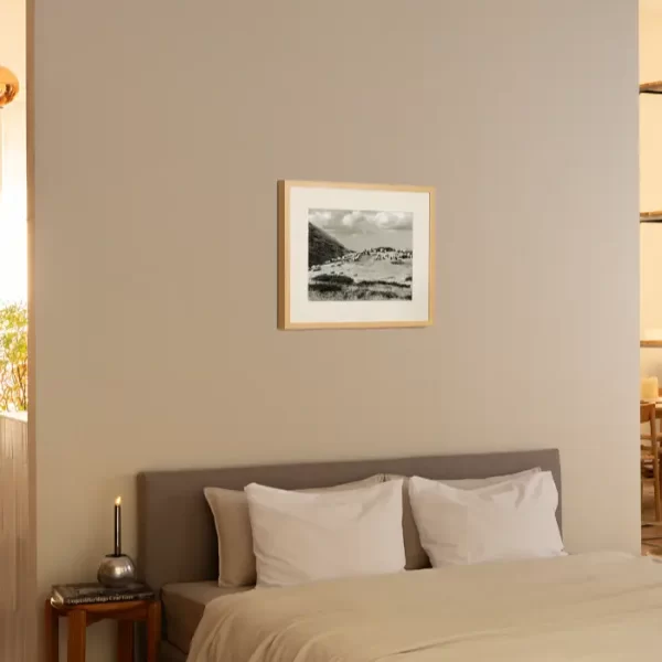 Stado ovaca visoko na planini, pod oblacima - slika na zidu sobe small