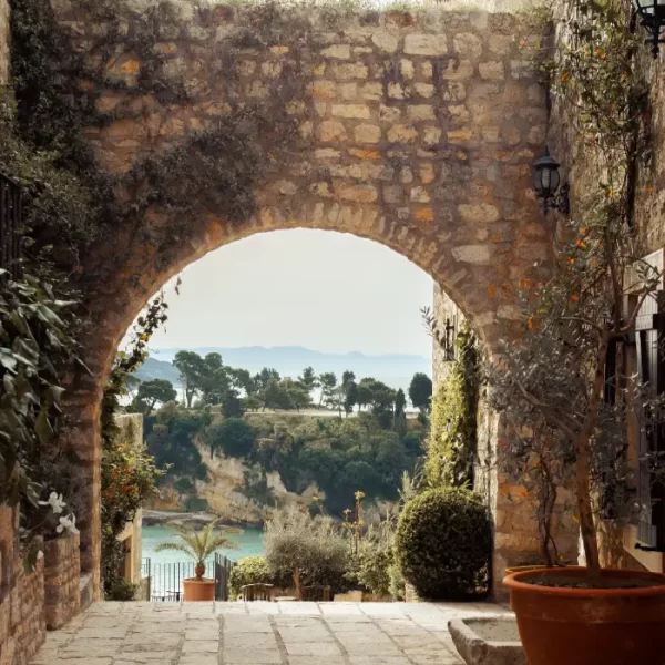 Stari grad Ulcinj i pogled na zaliv