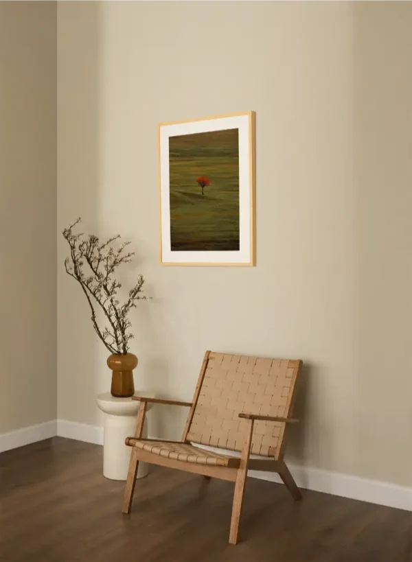 Drvo crvenog lista na livadi - slika na zidu medium