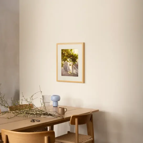 Prolaz kroz ulicu obraslu limunom - slika na zidu trpezarije small