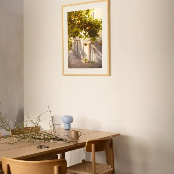 Prolaz kroz ulicu obraslu limunom - slika na zidu trpezarije medium