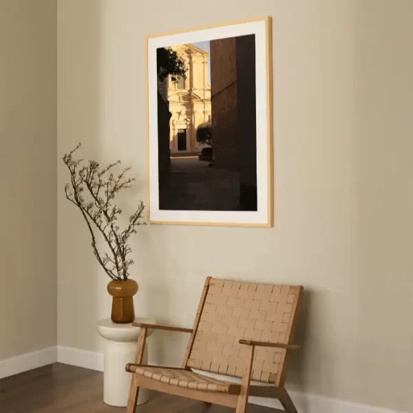 Mačka koja gleda u smjeru katedrale - slika za zid large