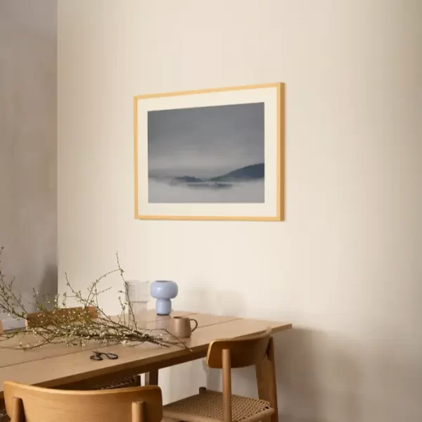 Selo na brdu u magli - slika za zid medium