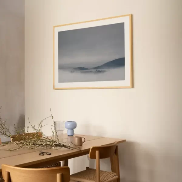 Selo na brdu u magli - slika za zid large