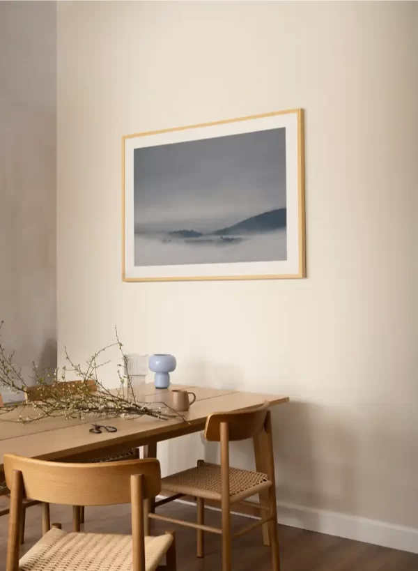 Selo na brdu u magli - slika za zid large