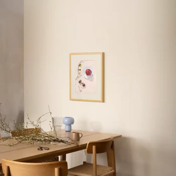 Šipak na tanjiru na stolu - slika za zid small