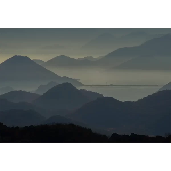 Bezbroj horizonata u plavoj boji i skadarsko jezero ušuškano imađu njih