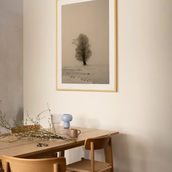 Drvo i soko na grani, u snijegu - slika na zidu large