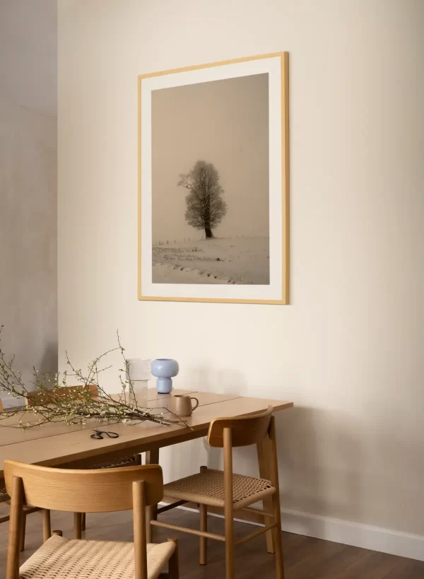 Drvo i soko na grani, u snijegu - slika na zidu large