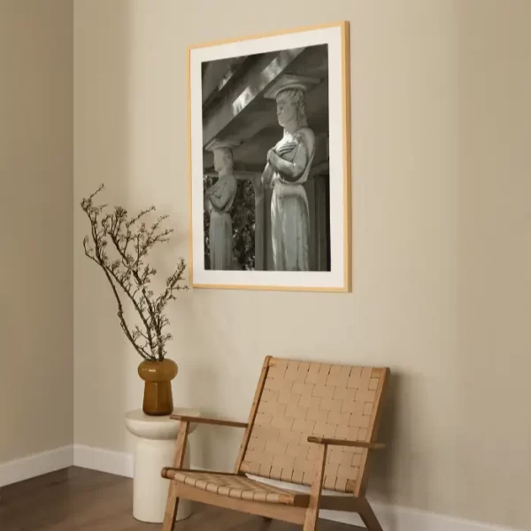 Karijatide koje drže ruke na grudima - slika za zid large