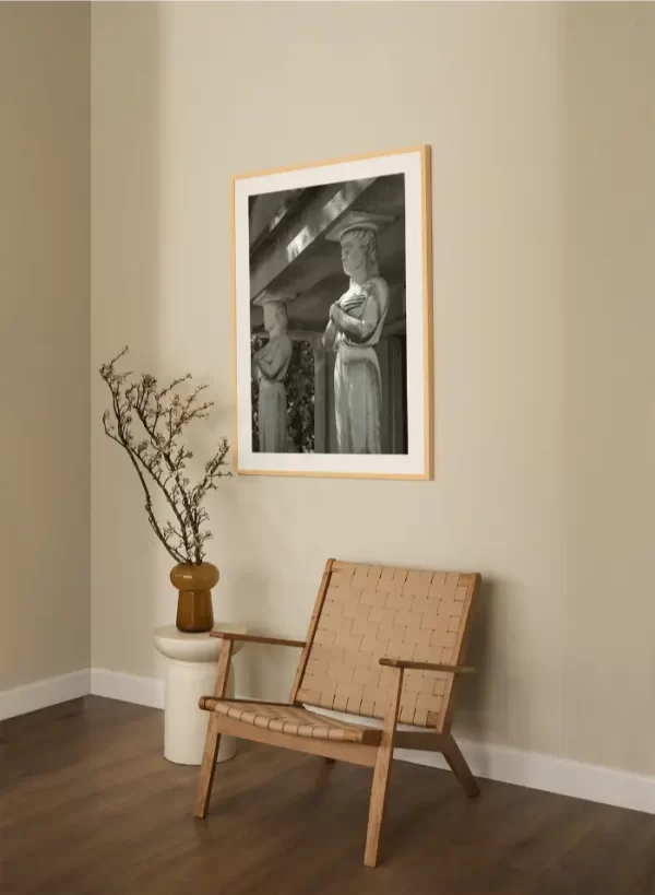 Karijatide koje drže ruke na grudima - slika za zid large