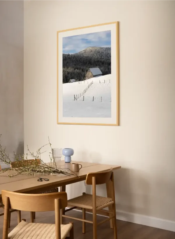 stara kamena kuća na durmitoru zavijana u snijeg - slika za zid large