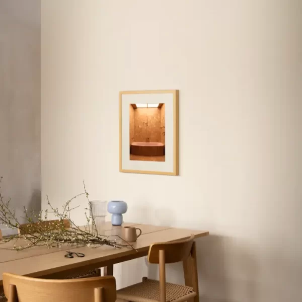 Fotogafija roze kade i žutog kamena Jovanke Broz small