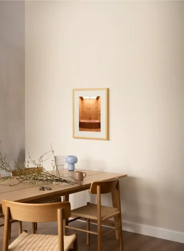 Fotogafija roze kade i žutog kamena Jovanke Broz small