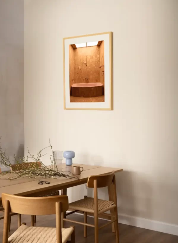 Fotogafija roze kade i žutog kamena Jovanke Broz medium