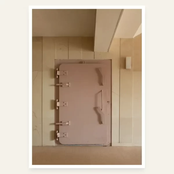 Roze vrata atomskog skloništa - slika za zid