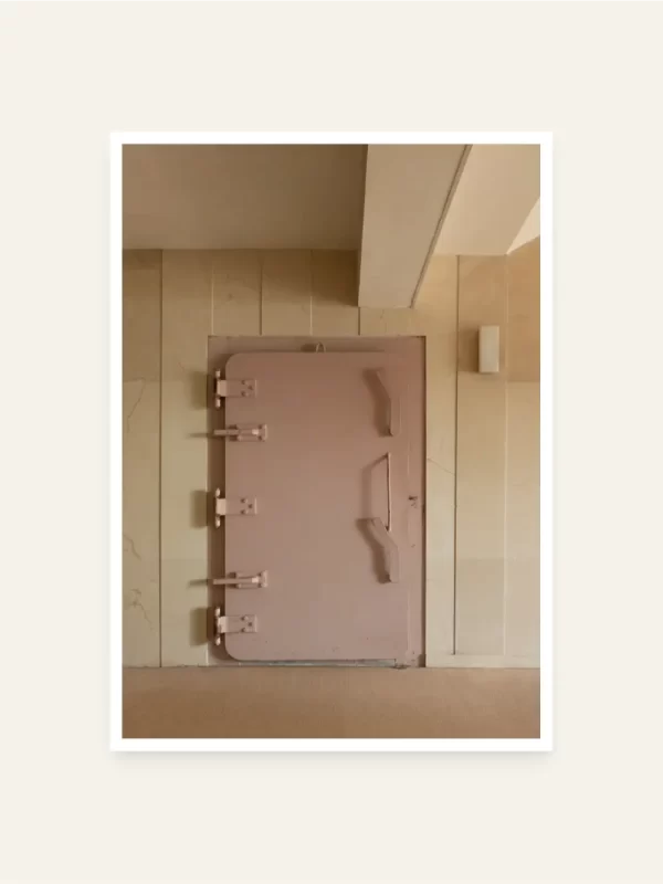 Roze vrata atomskog skloništa - slika za zid