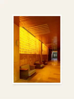 Narandžaste staklene cigle iz Titove vile - slika za zid